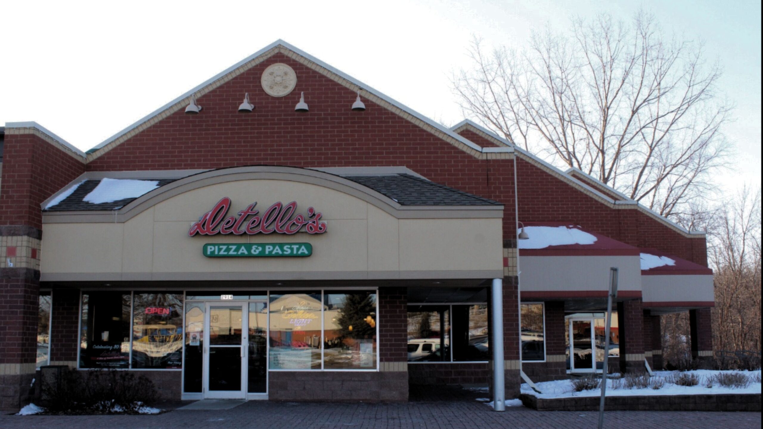 Detellos Pizza and Pasta store front